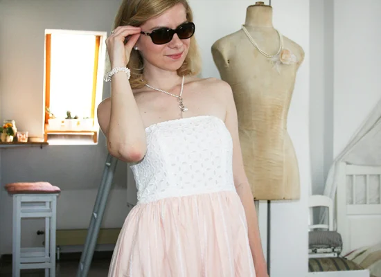 Daniela Uhrich vom Lady-Blog mit einer Sonnenbrille von Tiffany