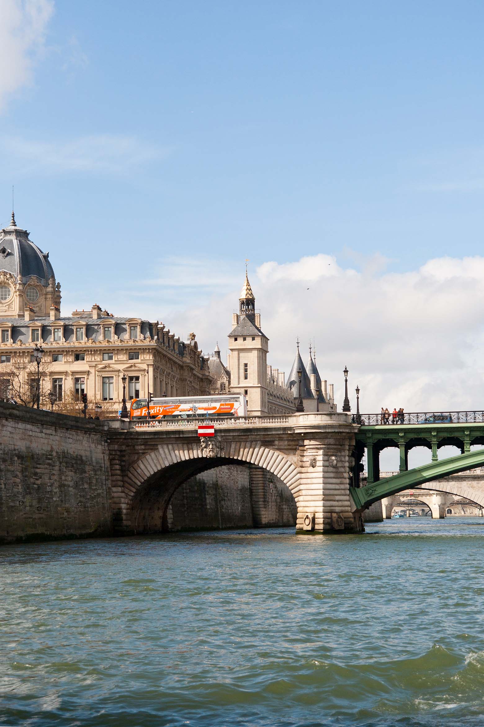 Paris-Tipps: Eine Bootsfahrt durch Paris Paris-Tipps: Eine Bootsfahrt durch Paris