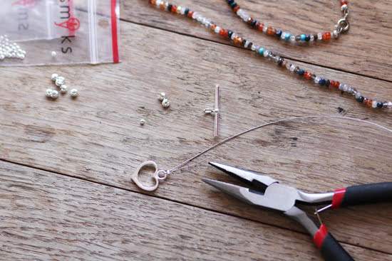 DIY-Armband mit Halbedelsteinen
