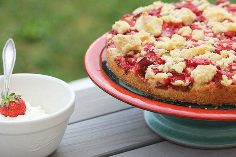 Erdbeer-Rhabarber-Streuselkuchen: Das weltbeste Rezept - Lady-Blog