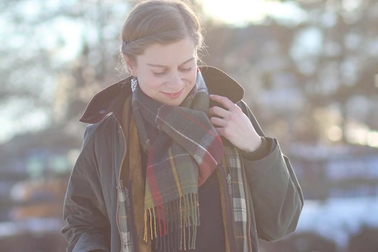 Schietwetterlook: Barbour-Wachsjacke und -Schal