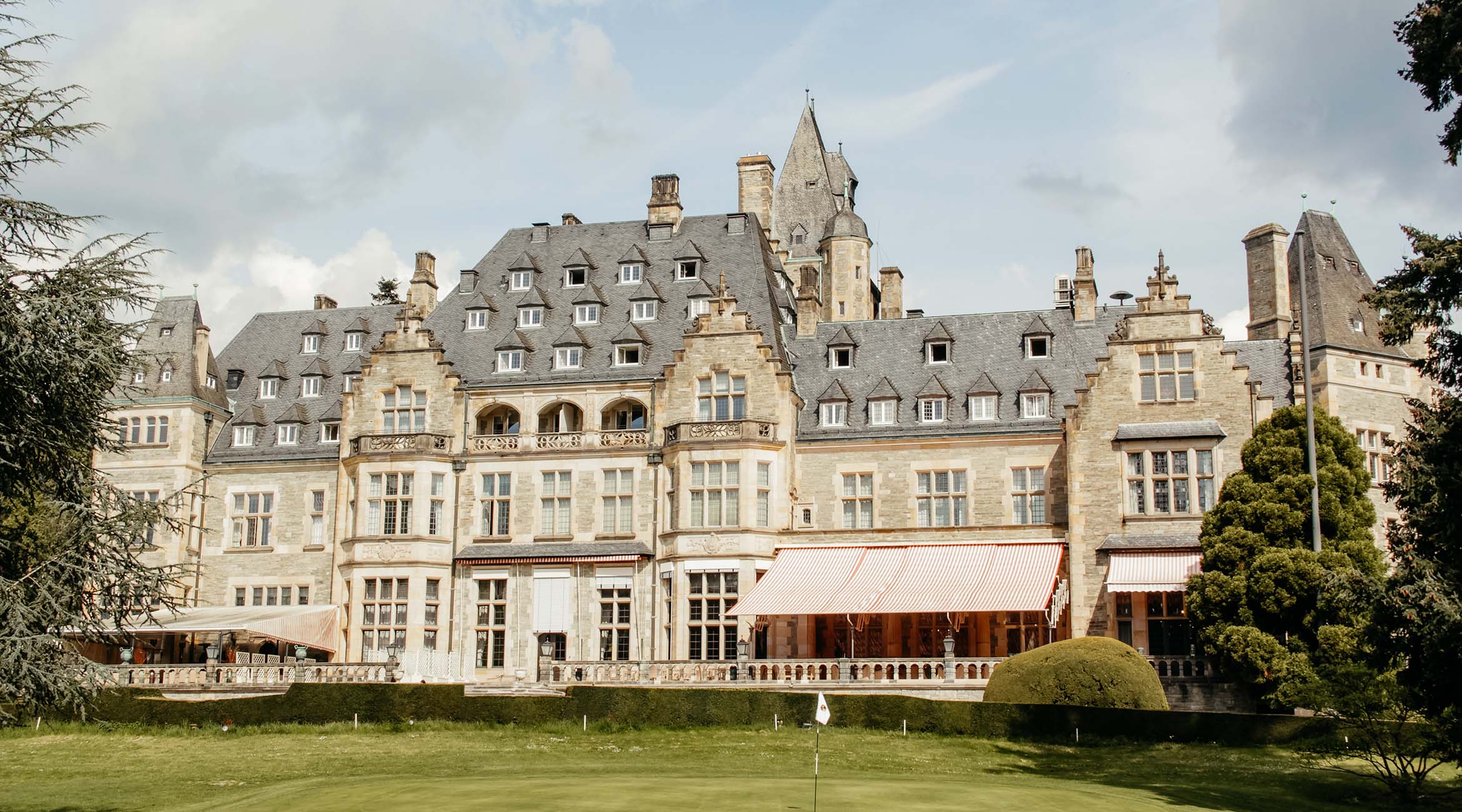 Schlosshotel Kronberg: Besuch im historischen Märchenschloss