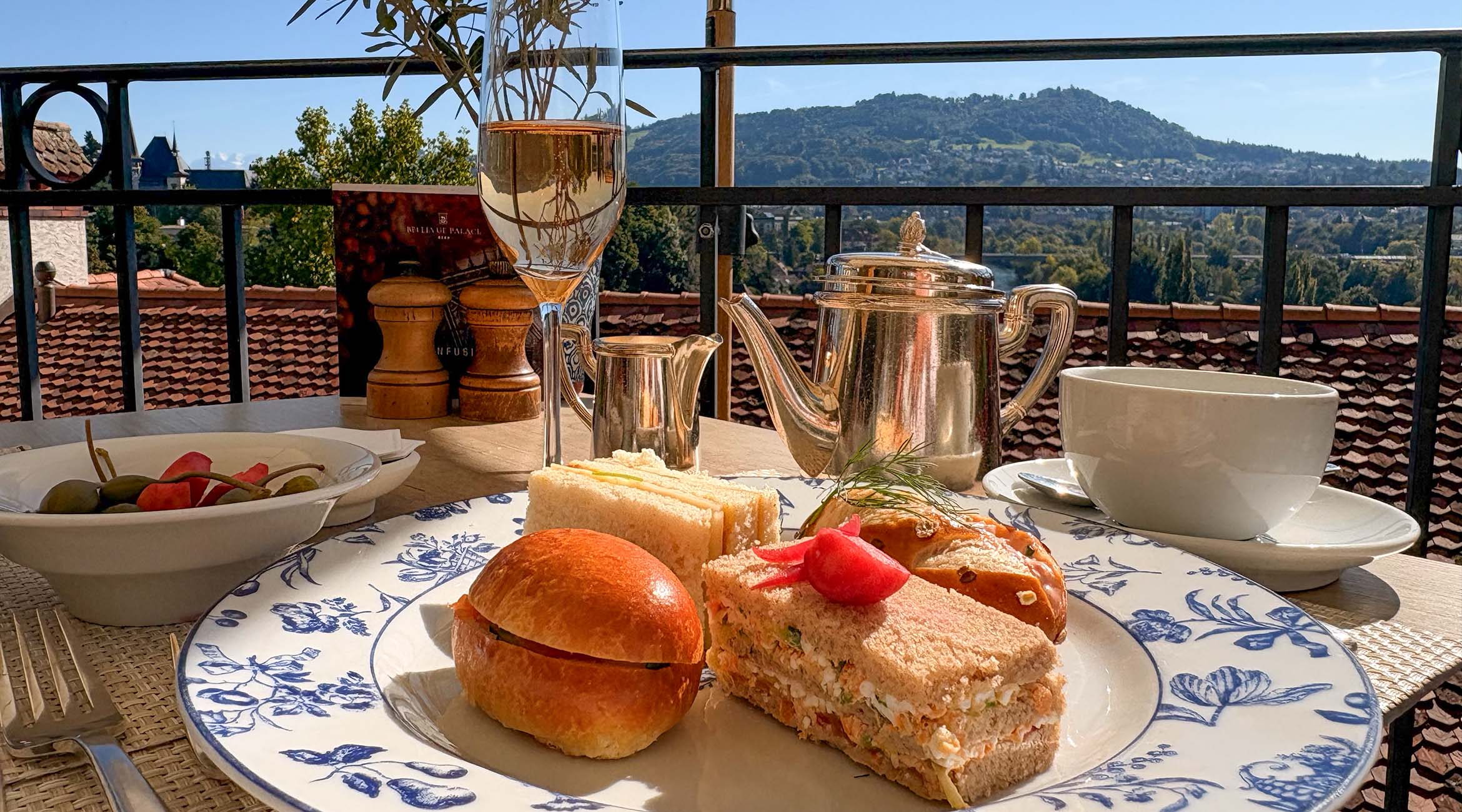 Bellevue Palace: Afternoon Tea mit Aussicht auf die Schweizer Alpen