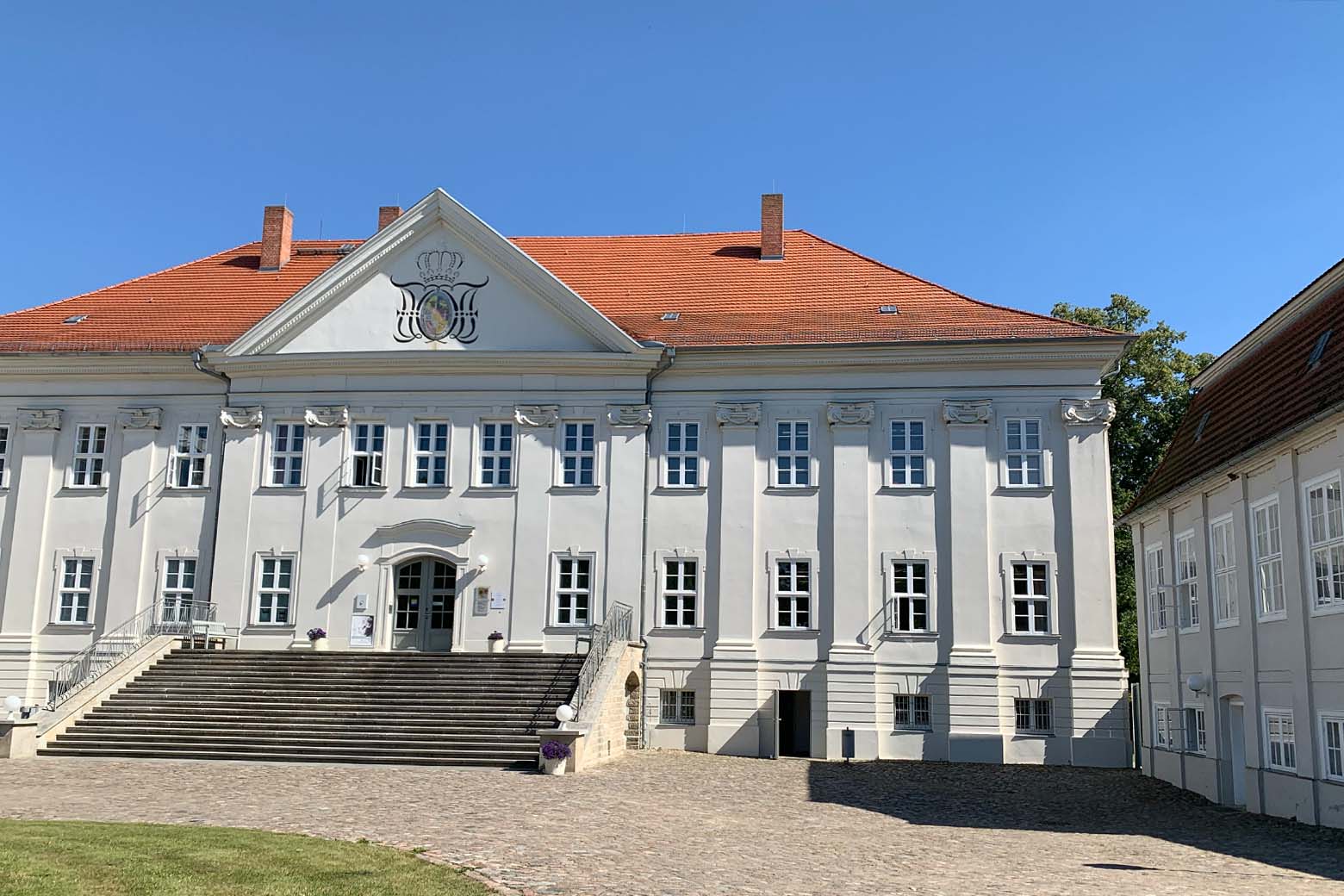 Luisen-Gedenkstätte in Hohenzieritz 250 Jahre Königin Luise: Luisen-Gedenkstätte in Hohenzieritz